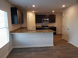 288 Sandy Creek Cir, Loganville, Ga in Loganville, GA (Photo 3 of 12)