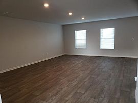 288 Sandy Creek Cir, Loganville, Ga in Loganville, GA (Photo 4 of 12)