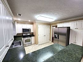 119 Turtle Dr, Elmore, Al 36025 in Elmore, AL (Photo 5 of 12)