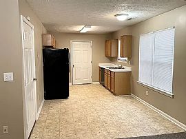 400 Edgewood Dr, Mcdonough, Ga in McDonough, GA (Photo 4 of 12)