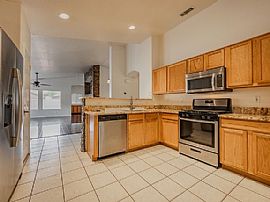 17468 W Coyote Trail Dr, Goodyear, Az 85338 in Goodyear, AZ (Photo 6 of 11)