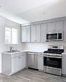 2bed 2bath in Burbank, CA (Photo 2 of 6)