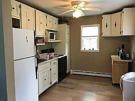 2bed 1bath in Falmouth, MA (Photo 3 of 5)