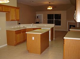 Cute 3/2/2 in Georgetown Village in Georgetown, TX