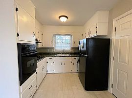 615 Austin Dr Nw, Huntsville, Al 35805 in Huntsville, AL (Photo 4 of 10)