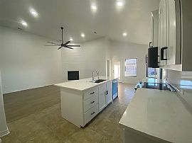 Beautiful and Fully Renovated House  in Midland, TX (Photo 2 of 12)