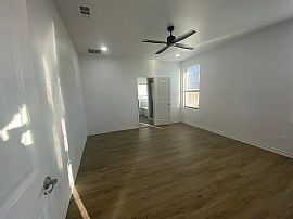 Beautiful and Fully Renovated House  in Midland, TX (Photo 4 of 12)