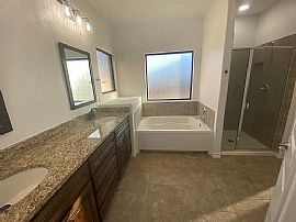 Beautiful and Fully Renovated House  in Midland, TX (Photo 5 of 12)