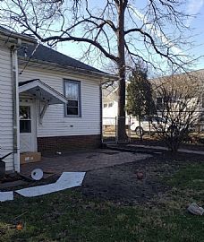 308 W Ells Ave, Champaign, Il 61820 . For Rent in Champaign, IL (Photo 2 of 8)