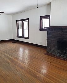 308 W Ells Ave, Champaign, Il 61820 . For Rent in Champaign, IL (Photo 3 of 8)