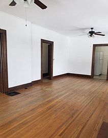 308 W Ells Ave, Champaign, Il 61820 . For Rent in Champaign, IL (Photo 4 of 8)