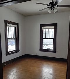 308 W Ells Ave, Champaign, Il 61820 . For Rent in Champaign, IL (Photo 5 of 8)