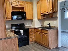 2512 Willis Ave, Perry, Ia 50220 . Unique House in Perry, IA (Photo 5 of 11)