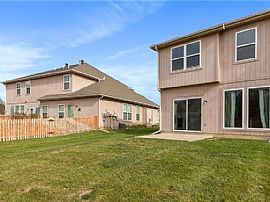 2020 Madison Dr, Bonner Springs, Ks 66012 . Perfect House in Bonner Springs, KS (Photo 2 of 12)