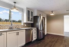 109 W Roosevelt St, Broussard, La 70518 . House For Rent in Broussard, LA (Photo 5 of 8)