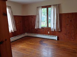 120 Clay Hill Rd, Cape Neddick, Me 03902 . House For Rent in Cape Neddick, ME (Photo 7 of 10)