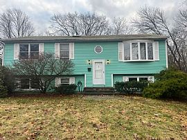 128 Lippitt Ave, Warwick, Ri 02889 . For Rent in Warwick, RI
