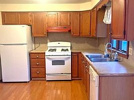 128 Lippitt Ave, Warwick, Ri 02889 . For Rent in Warwick, RI (Photo 3 of 10)