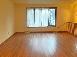 128 Lippitt Ave, Warwick, Ri 02889 . For Rent in Warwick, RI (Photo 4 of 10)