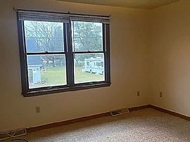 128 Lippitt Ave, Warwick, Ri 02889 . For Rent in Warwick, RI (Photo 7 of 10)