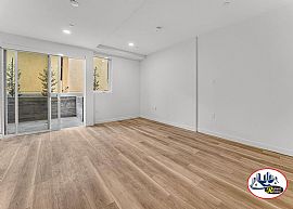 Charming 2 Bedroom Home  in Hollywood, CA (Photo 4 of 7)