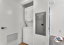 Charming 2 Bedroom Home  in Hollywood, CA (Photo 6 of 7)