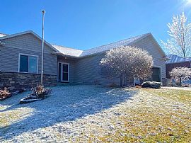 430 51st Ave Nw, Rochester, Mn 55901 . House For Rent in Rochester, MN