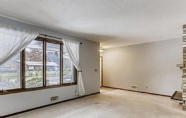 972 Valley Oaks Rd, Vadnais Heights, Mn 55127 . House For Rent in Vadnais Heights, MN (Photo 2 of 8)