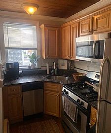 7 Brewer St, Apt 2, Newport, Ri 02840 in Newport, RI (Photo 2 of 5)