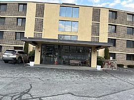 175 E Bel Air Rd, # 309, Cranston, Ri 02920 in Cranston, RI (Photo 2 of 7)