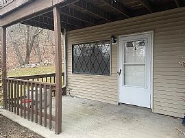 12 Platoz Dr, # E, Uncasville, Ct 06382 in Uncasville, CT (Photo 4 of 5)