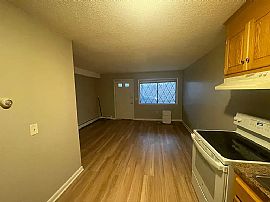 12 Platoz Dr, # E, Uncasville, Ct 06382 in Uncasville, CT (Photo 5 of 5)