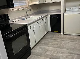 518 N Harris Dr, Apt B, Mesa, Az 85203 in Mesa, AZ (Photo 2 of 6)