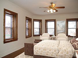 553 West Oakdale Avenue in Chicago, IL