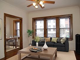 553 West Oakdale Avenue in Chicago, IL (Photo 2 of 12)