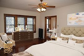 553 West Oakdale Avenue in Chicago, IL (Photo 9 of 12)