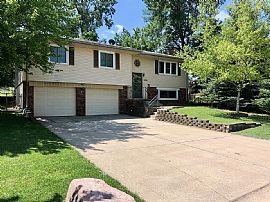 2211 Derby Dr, Bellevue, Ne 68123 . House For Rent in Bellevue, NE