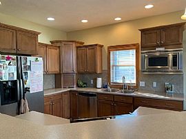 8440 Norval Rd, Lincoln, Ne 68520 Gor Rent in Lincoln, NE (Photo 4 of 11)