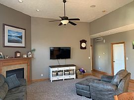 8440 Norval Rd, Lincoln, Ne 68520 Gor Rent in Lincoln, NE (Photo 6 of 11)