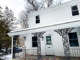 110 Exeter Rd, Newmarket, Nh 03857 . House For Rent in Newmarket, NH (Photo 2 of 12)