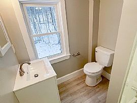 110 Exeter Rd, Newmarket, Nh 03857 . House For Rent in Newmarket, NH (Photo 6 of 12)