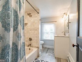 225 W 6th Ave, Conshohocken, Pa 19428 House For Rent in Conshohocken, PA (Photo 3 of 11)