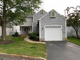 72 Whilshire Ln, Toms River, Nj 08753 . Comfortable House Rent in Toms River, NJ