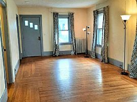 125 Smith St, Cranston, Ri 02905 in Cranston, RI (Photo 4 of 10)