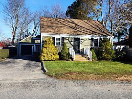 18 Colonial Ave, Tiverton, Ri 02878 in Tiverton, RI