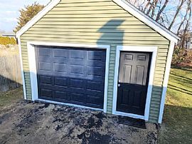 18 Colonial Ave, Tiverton, Ri 02878 in Tiverton, RI (Photo 3 of 11)