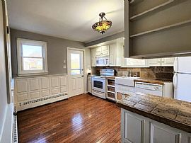 18 Colonial Ave, Tiverton, Ri 02878 in Tiverton, RI (Photo 4 of 11)