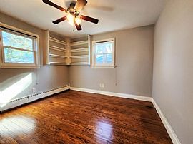 18 Colonial Ave, Tiverton, Ri 02878 in Tiverton, RI (Photo 7 of 11)