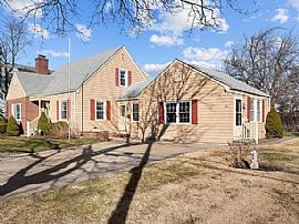 55 Jastram St, Providence, Ri 02908 in Providence, RI (Photo 2 of 11)