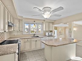 55 Jastram St, Providence, Ri 02908 in Providence, RI (Photo 3 of 11)